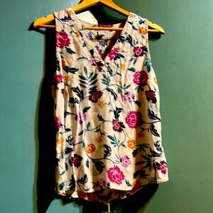 Old navy floral print sleeveless blouse